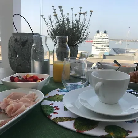La Terrazza Sul Porto Couette-café